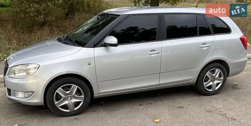 Универсал Skoda Fabia 2014 в Ромнах фото Универсал Skoda Fabia 2014 в Ромнах