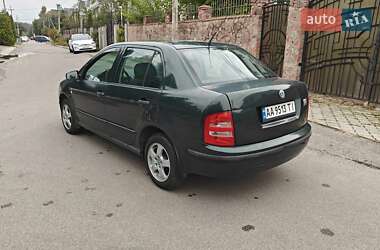 Седан Skoda Fabia 2002 в Киеве