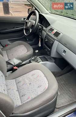 Хэтчбек Skoda Fabia 2003 в 