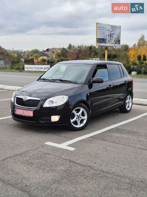 Хэтчбек Skoda Fabia 2009 в Луцке
