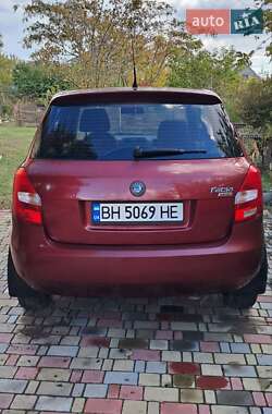 Хэтчбек Skoda Fabia 2008 в  фото 2 Хэтчбек Skoda Fabia 2008 в