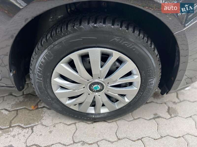 Хэтчбек Skoda Fabia 2008 в Луцке