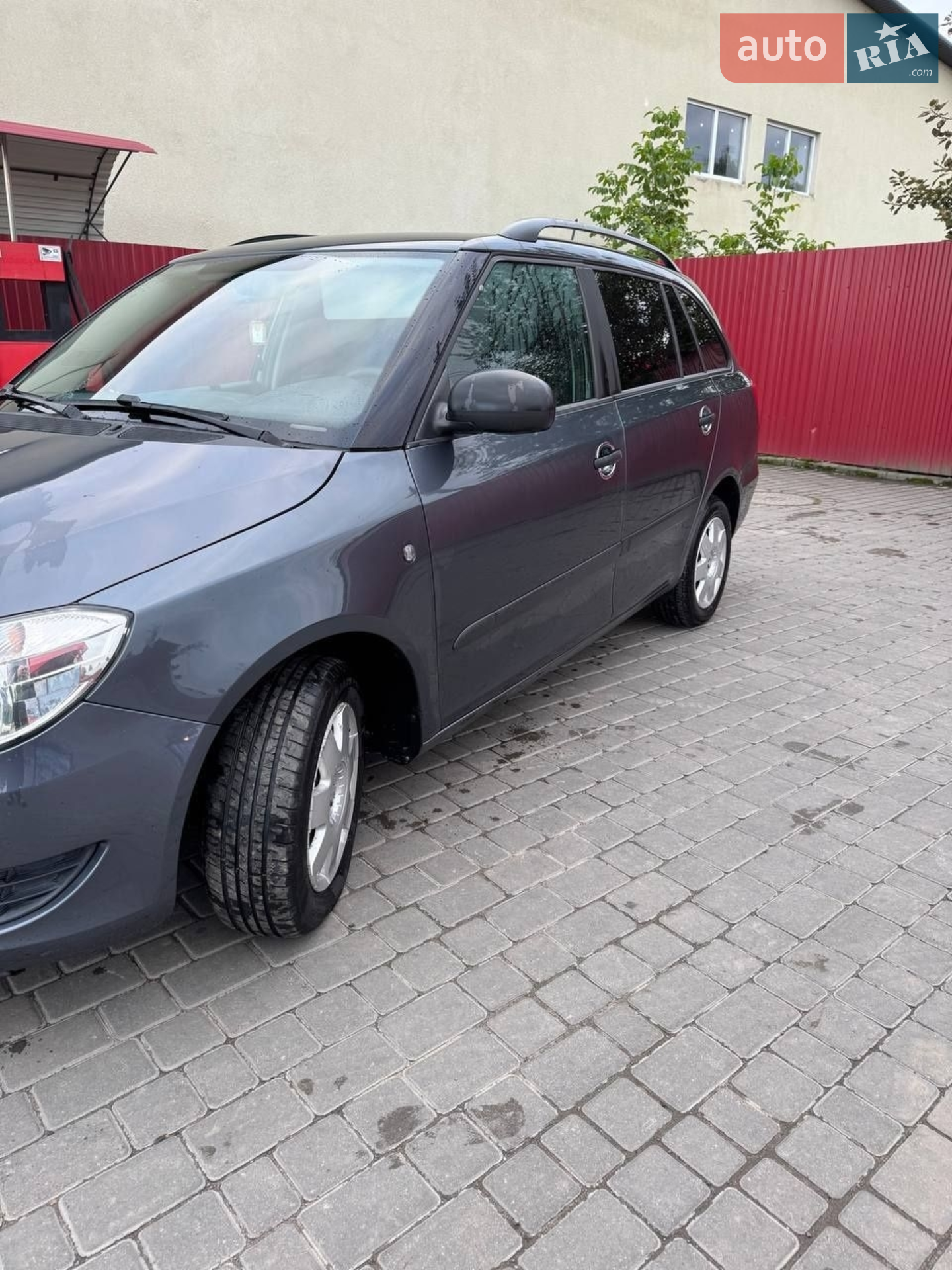 2011 Skoda Fabia - мініатюра 2