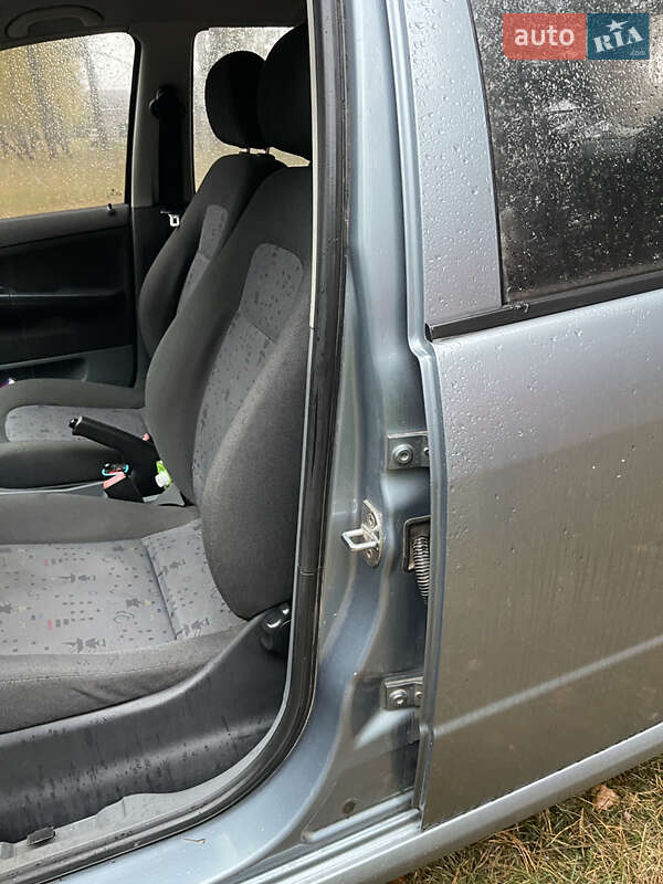 Хетчбек Skoda Fabia 2004 в Чернігові