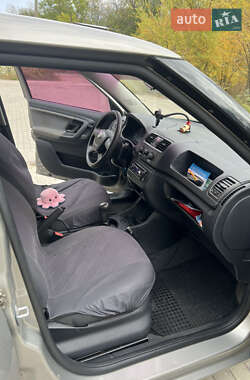 Хэтчбек Skoda Fabia 2009 в  фото 18 Хэтчбек Skoda Fabia 2009 в