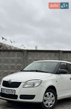 Хэтчбек Skoda Fabia 2009 в  фото 2 Хэтчбек Skoda Fabia 2009 в