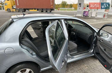 Хэтчбек Skoda Fabia 2002 в 