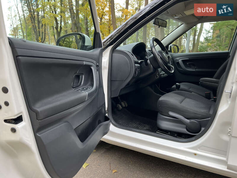 Хетчбек Skoda Fabia 2013 в Чернівцях