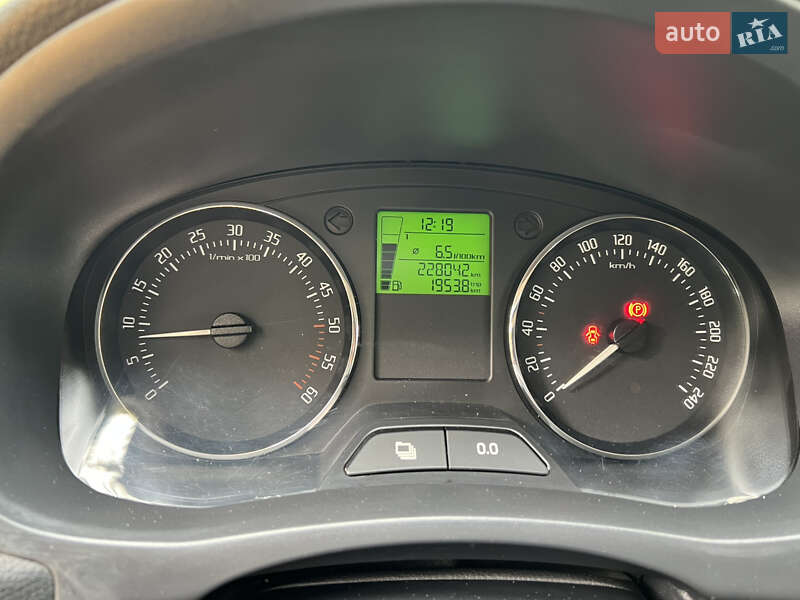 Хетчбек Skoda Fabia 2013 в Чернівцях