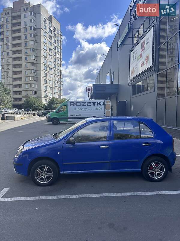 Хэтчбек Skoda Fabia 2006 в Киеве