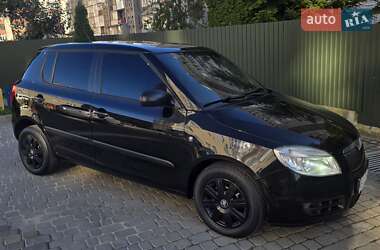 Хэтчбек Skoda Fabia 2010 в 
