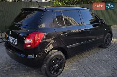 Хэтчбек Skoda Fabia 2010 в 