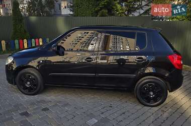Хэтчбек Skoda Fabia 2010 в 