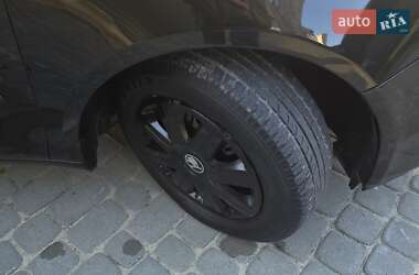 Хэтчбек Skoda Fabia 2010 в 
