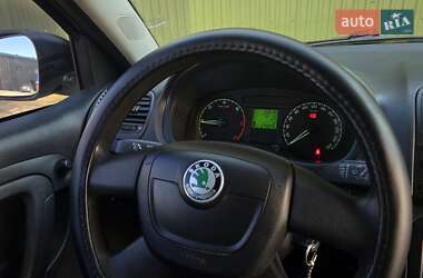 Хэтчбек Skoda Fabia 2010 в 