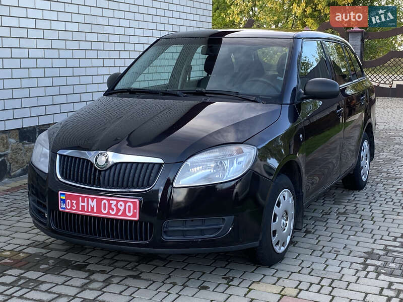 Универсал Skoda Fabia 2009 в  фото Универсал Skoda Fabia 2009 в