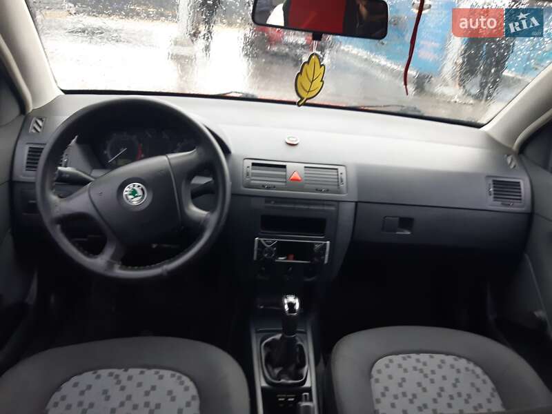 Хэтчбек Skoda Fabia 2006 в Чернигове