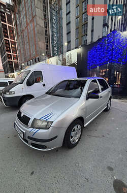Хэтчбек Skoda Fabia 2006 в  фото 2 Хэтчбек Skoda Fabia 2006 в