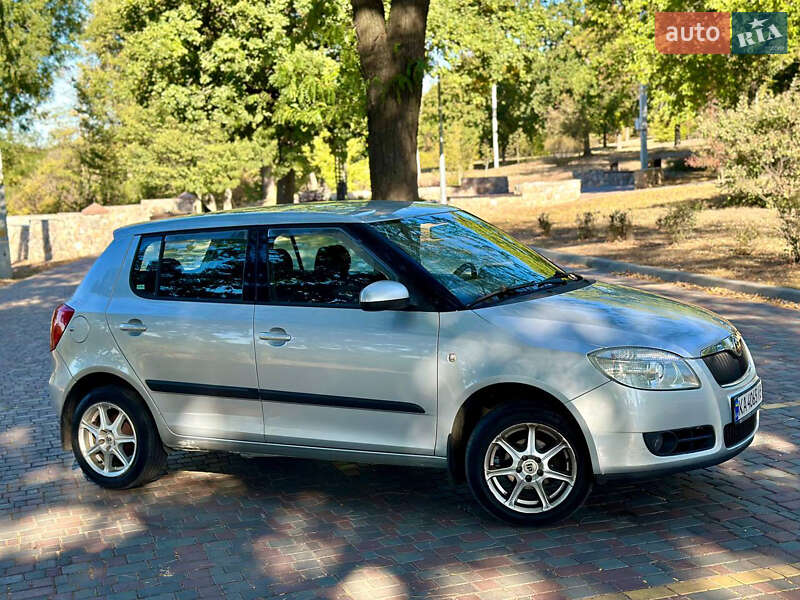 Хэтчбек Skoda Fabia 2007 в Кропивницком