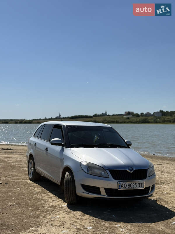 Универсал Skoda Fabia 2011 в Обаве