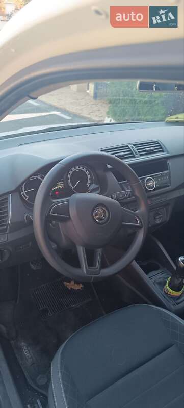 Хэтчбек Skoda Fabia 2020 в Киеве