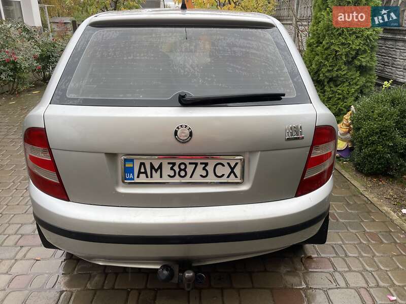 Хэтчбек Skoda Fabia 2006 в Киеве