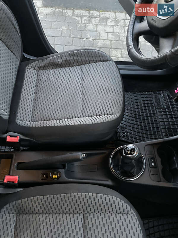 Хэтчбек Skoda Fabia 2010 в Ивано-Франковске