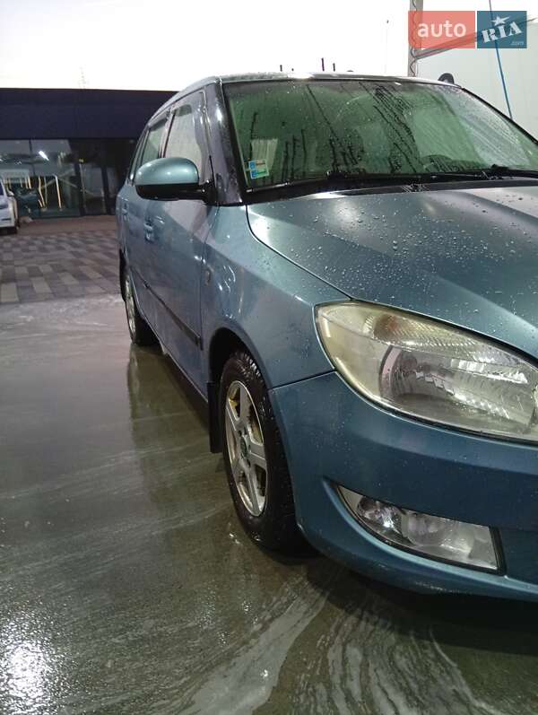 Универсал Skoda Fabia 2010 в Ужгороде