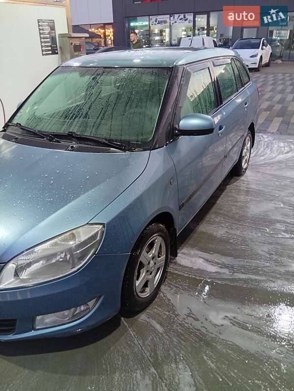Универсал Skoda Fabia 2010 в Ужгороде