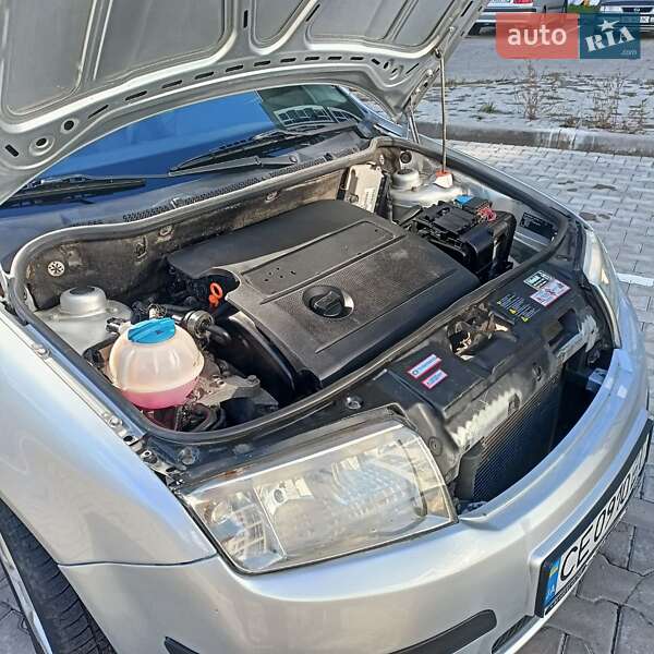 Хэтчбек Skoda Fabia 2007 в Черновцах