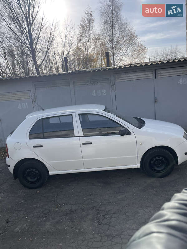 Хэтчбек Skoda Fabia 2003 в Киеве