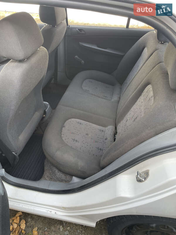 Хэтчбек Skoda Fabia 2003 в Киеве