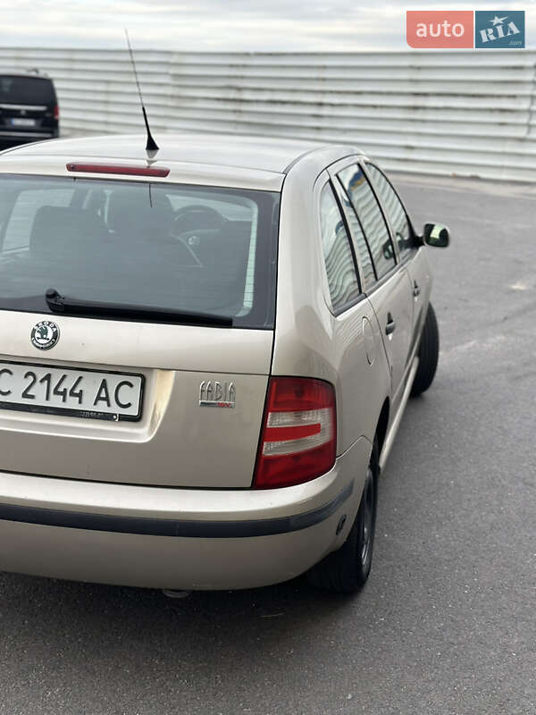 Хэтчбек Skoda Fabia 2004 в Львове