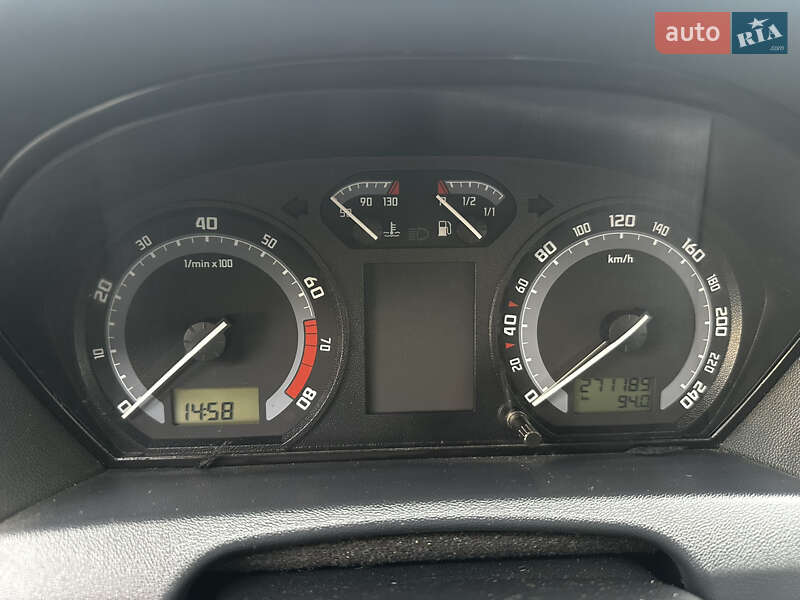 Хэтчбек Skoda Fabia 2004 в Львове