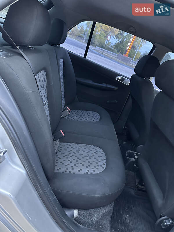 Хетчбек Skoda Fabia 2004 в Первомайську