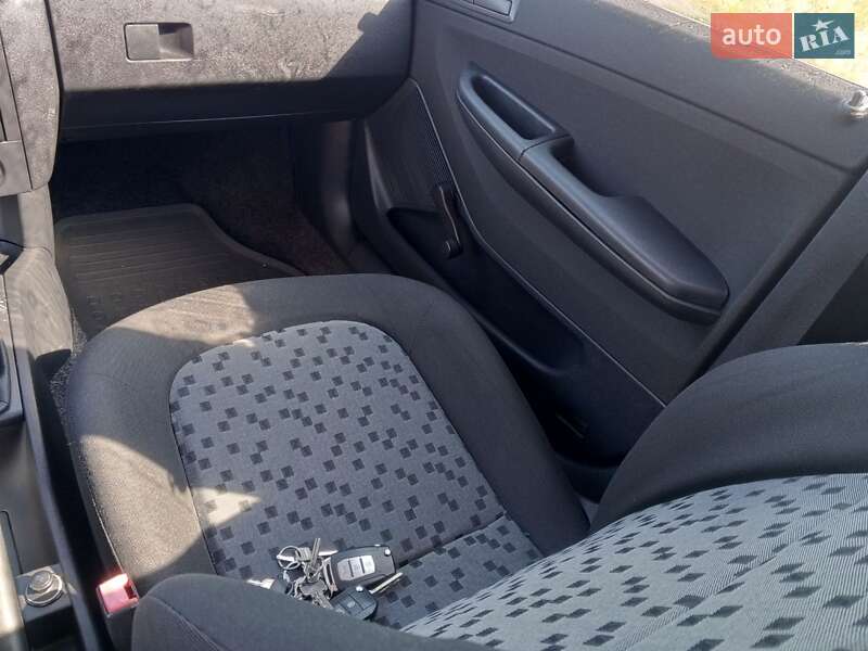 Хэтчбек Skoda Fabia 2006 в Буштыне фото 7 Хэтчбек Skoda Fabia 2006 в Буштыне