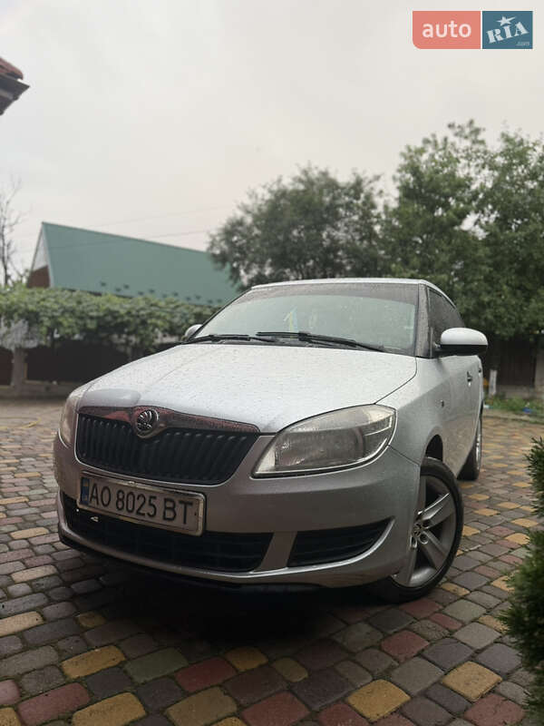 Универсал Skoda Fabia 2011 в Обаве