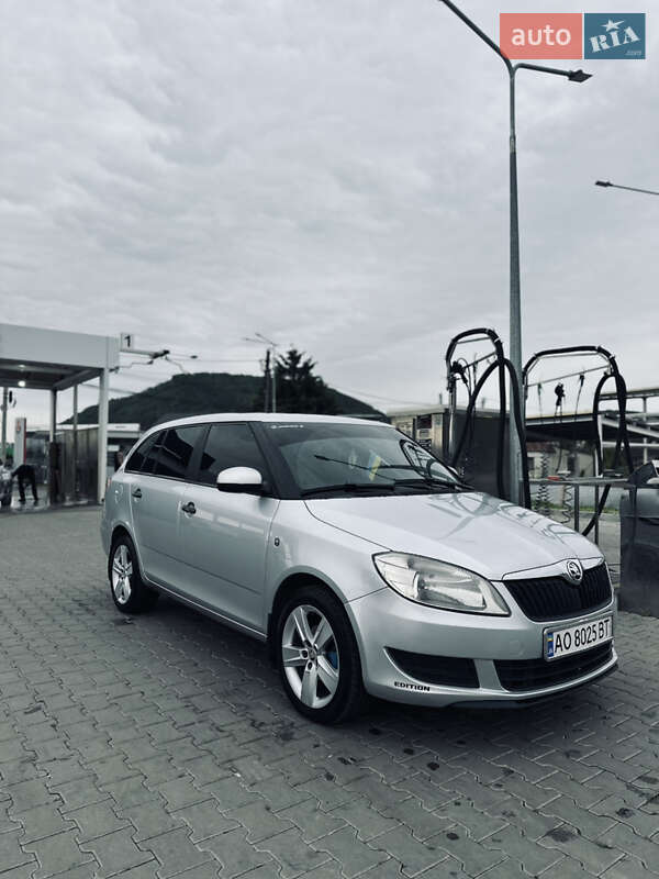 Универсал Skoda Fabia 2011 в Обаве