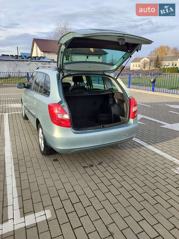 Універсал Skoda Fabia 2010 в Володимирі
