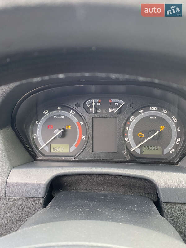 Хетчбек Skoda Fabia 2005 в Івано-Франківську