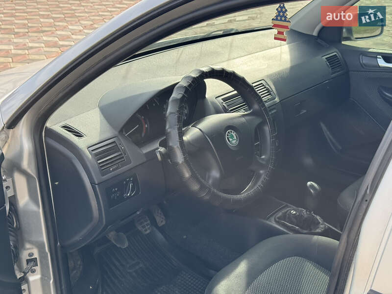 Хэтчбек Skoda Fabia 2006 в Черновцах