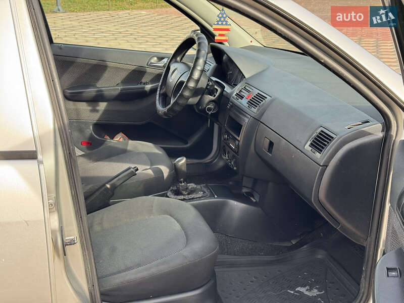 Хэтчбек Skoda Fabia 2006 в Черновцах