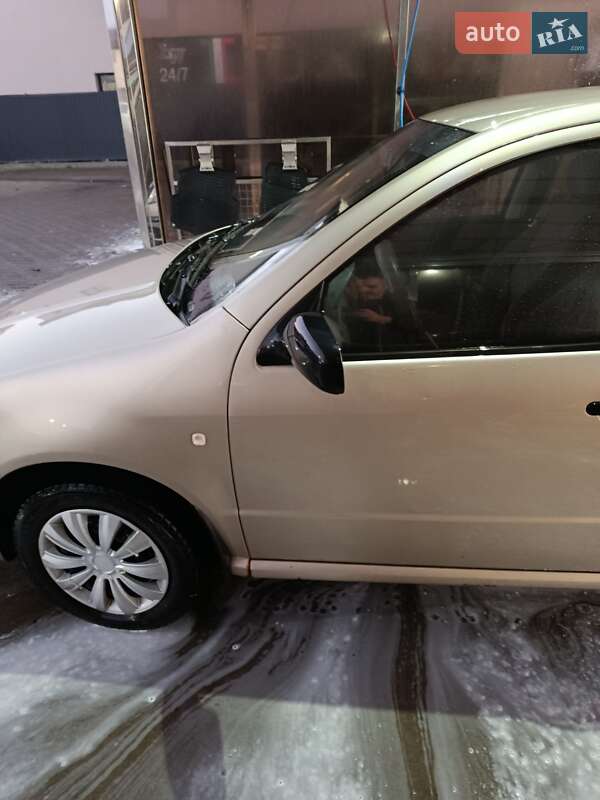 Хэтчбек Skoda Fabia 2006 в Ужгороде