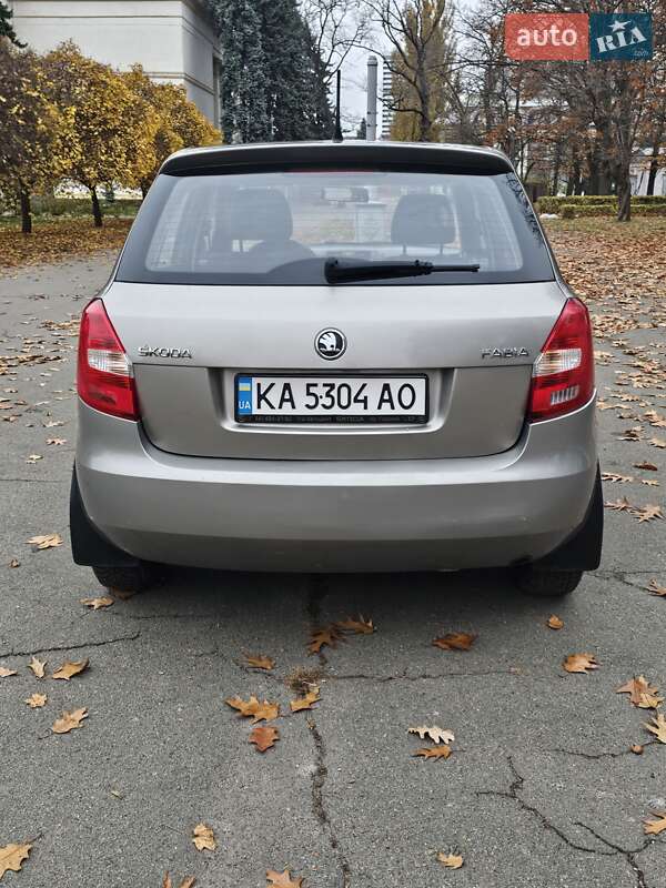 Хэтчбек Skoda Fabia 2015 в Киеве