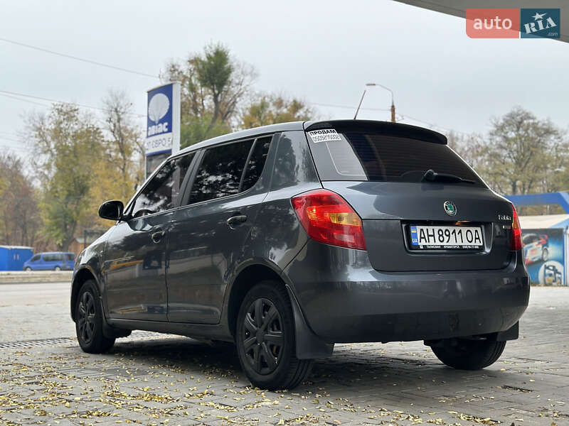 Хетчбек Skoda Fabia 2012 в Дніпрі