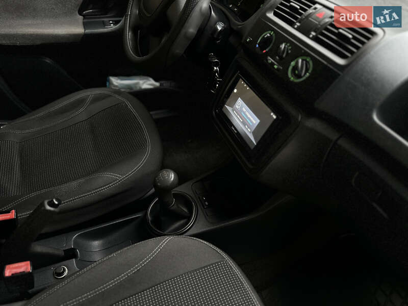 Хетчбек Skoda Fabia 2012 в Дніпрі