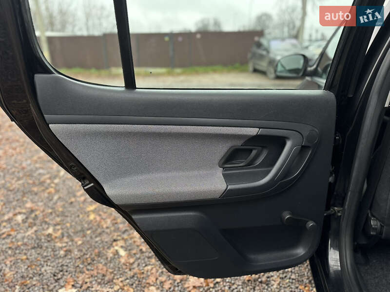 Хэтчбек Skoda Fabia 2009 в Виннице