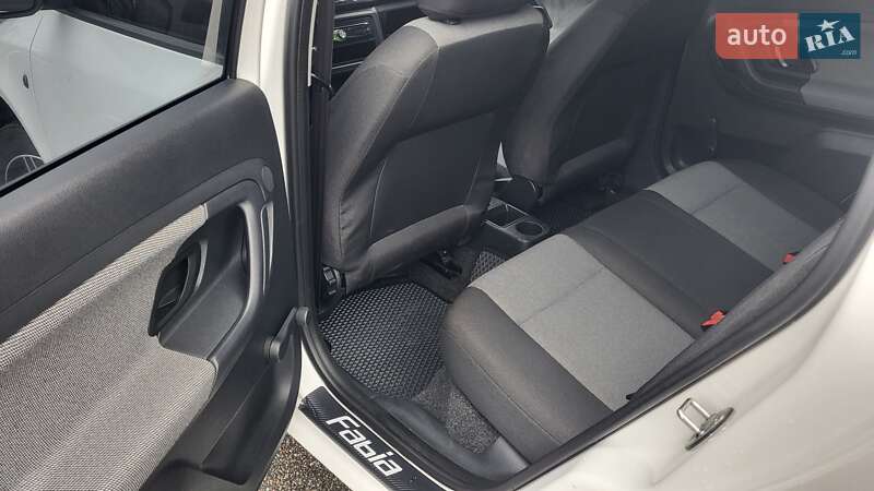 Хэтчбек Skoda Fabia 2012 в Полтаве