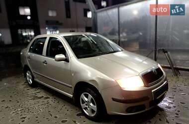 Седан Skoda Fabia 2005 в Києві
