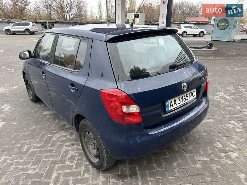 Хэтчбек Skoda Fabia 2012 в Днепре